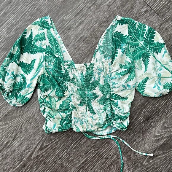 H&M Tropical Print Crop Top - Picture 2 of 2